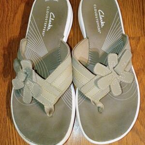 Clarks Cloudsteppers Beige Floral Sandals